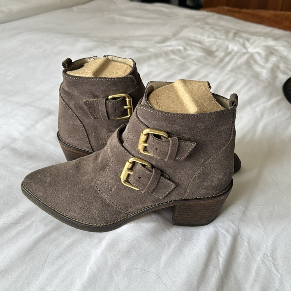 Women’s bootie size 8